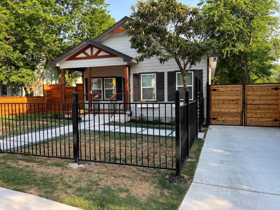 The Retreat At Rigsby-all New 3bdrm/2.5 Bath San Antonio