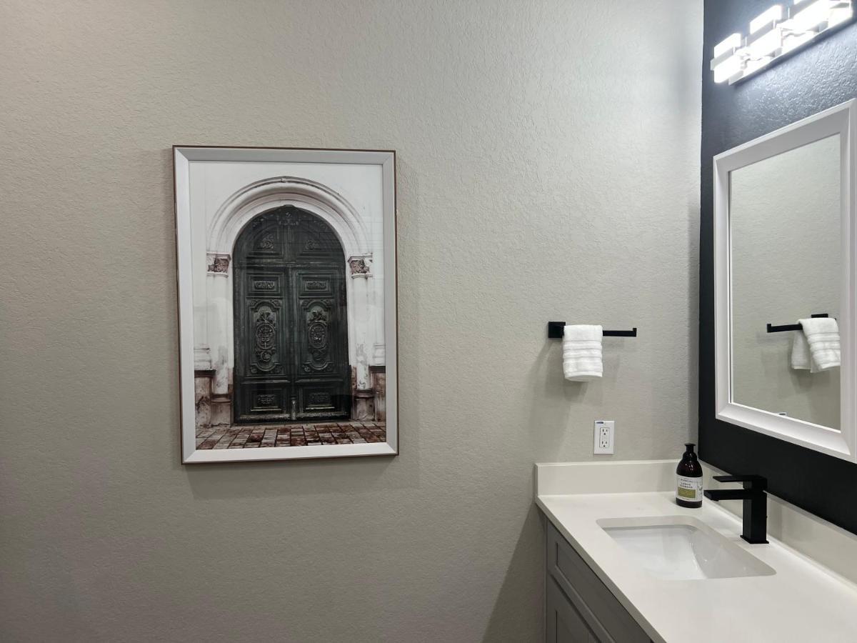 Villa The Retreat At Rigsby-all New 3bdrm/2.5 Bath *
